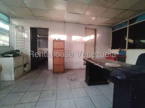 María Martínez Tiene Galpón En Alquiler Con Opción A Compra Al Oeste De Barquisimeto, Área De Oficina, Luz Trifásica, Excelente Capacidad, Ideal Para Taller Mecánico, O Adaptarlo A Tu Necesidad.