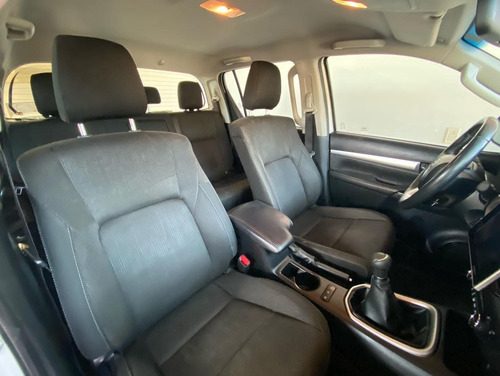 Imagen 10 de 10 de Toyota Hilux 2.8 Cd Srv 177cv 4x2 2017