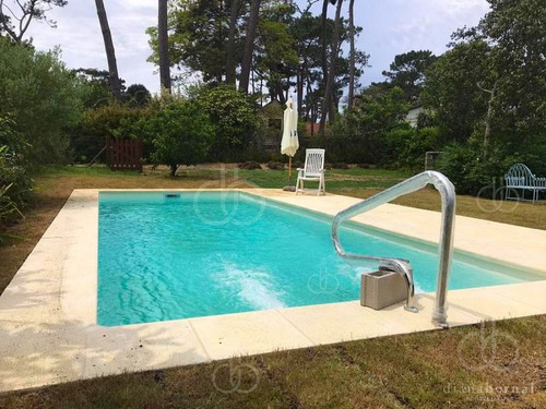 Imagen 3 de 16 de Casa De Dormitorios Y Piscina En Pinares, Punta Del Este- Ref: 54653