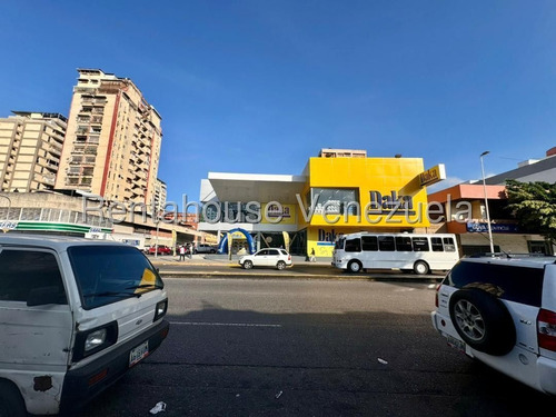 Local Comercial De 2 Niveles En Venta En Plena Avenida San Martín Frente A Daka