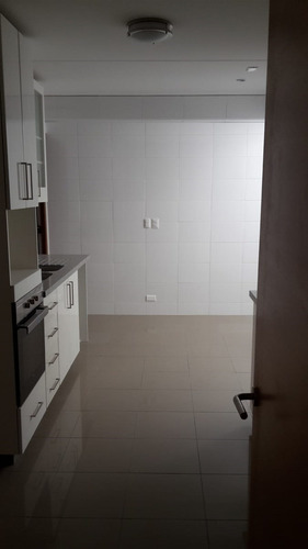 Casa En Venta De 4 Dorm. En Codominio