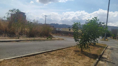 Imagen 6 de 8 de Terreno En Ciudad Jardin Mañongo