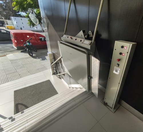 Imagen 10 de 27 de Alquiler Oficina Av Libertador 6900 Al Rio Cochera Optativa - Vig 24hs Pileta Impecable
