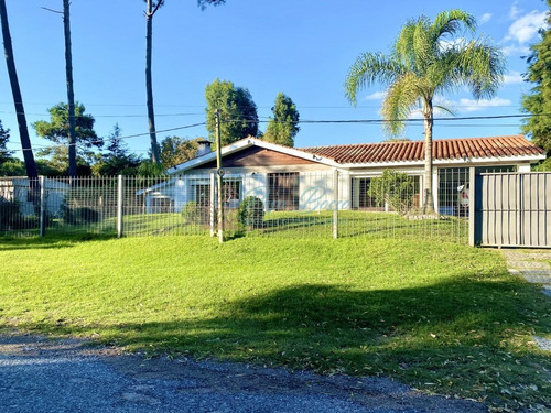 Casa En San Rafael, 4 Dormitorios *- Ref: 3461