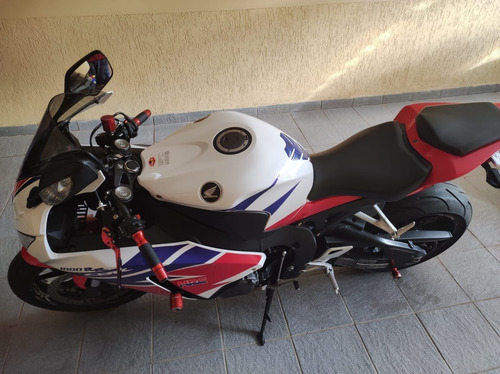 Imagem 8 de 8 de Honda Cbr 1000 Rr 2014 Com Escape Yoshimura Apenas 16500 Km