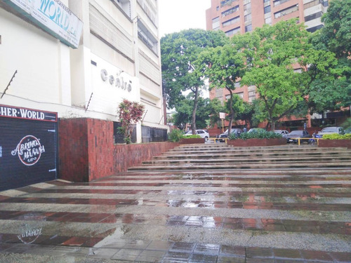 Amplia Oficina En Alquiler En El Centro Parque Boyaca, Los Dos Caminos