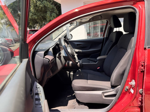 Toyota Yaris 4p Sedán Base L4/1.5 Man