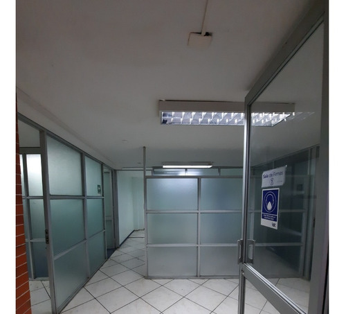 Gran Local De 2 Pisos Con Oficinas Edificio Don Oscar.