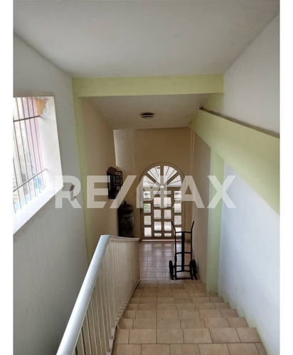 Imagen 3 de 12 de Se Vende Pequeño Edificio Sector Centro Viento Colao