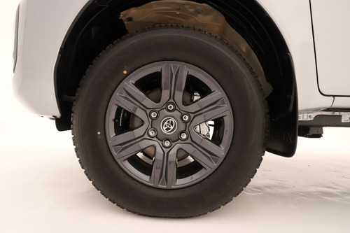 Imagen 12 de 15 de Toyota Hilux 2.8tdi 4x4 Sr 6mt