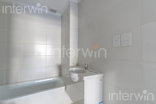Departamento De 2 Ambientes Con Patio En Caballito - Venta -