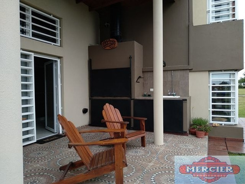 Excelente Propiedad En Barrio Residencial Las Lomas