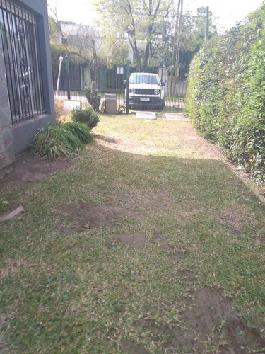 Casa En Venta - 2 Dormitorios 1 Baño - Parque Con Parrilla - 110mts2 - Francisco Alvarez