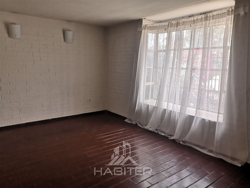 Casa En Venta De 3 Pisos, 4 Dormitorios En Ciudad Satélite