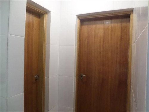 Imagem 20 de 26 de Loja Ampla 220 M² Área Util Sendo Térreo E 1° Andar Bem No Centro De São Vicente Exelente Para Lojas Grandes Ou Clinica Médica Ou Laboratório Médico E Ou Também Serve Para Cartorio Situado Em Rua De