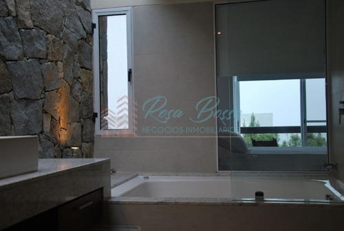 Casa En Punta Piedras, 5 Dormitorios *- Ref: 3581