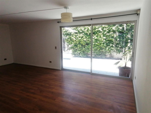 Casa En Arriendo De 3 Dorm. Mas Servicios En Las Condes