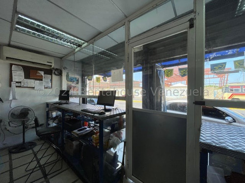 Venta De Local Comercial Con Excelente Ubicaicón En Avenida Ayacucho Maracay Rah 24-19567