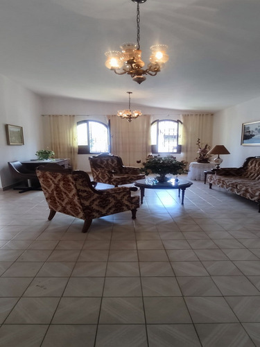 Casa En Venta Los Nisperos Conjunto Cerrado Internet Patio Jardin 2 Plantas Amaoblada Terraza De Los Nisperos Valencia
