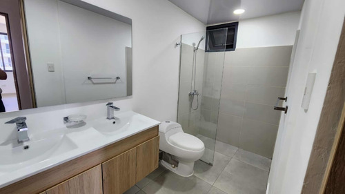 Vendo Amplio Apartamento En La Avenida Hispanoamericana