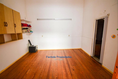 Vende O Alquila Local De 3 Niveles, 12 Habitaciones,