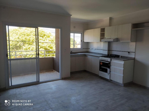 Vendo Departamento Céntrico De 3 Dormitorios Con Gas Natural, Excelente Entorno En Villa Carlos Paz