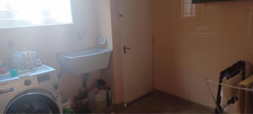 Casa En Venta - 4 Dormitorios 2 Baños - Cochera - 310mts2 - Villa Sarmiento, Morón