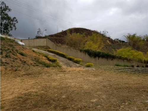 Vendo Quinta 1562m2 Const 3h+s/3.5b+s/10p Bosques De La Lagunita 8526