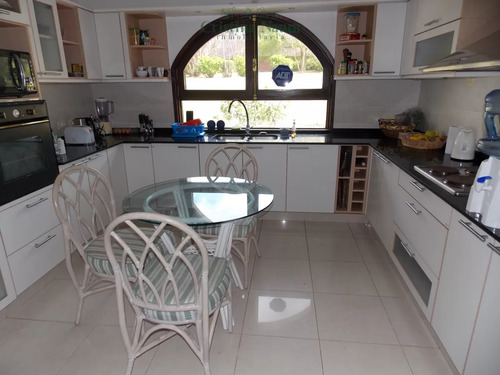 Muy Buena Casa En La Mejor Zona Del Golf