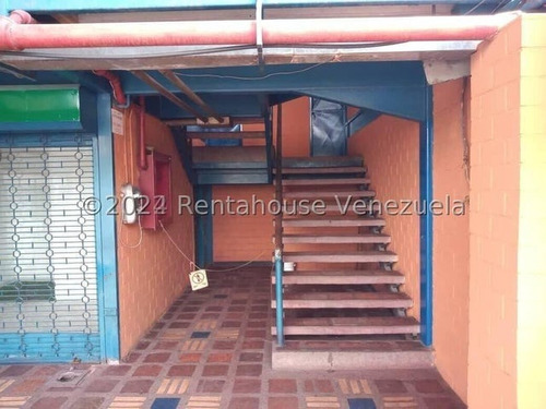 Local Comercial En Venta Con Muy Buena Ubicación De Alto Tráfico Vehicular Y De Personas. Avenida Principal Los Samanes Rah 25-18174