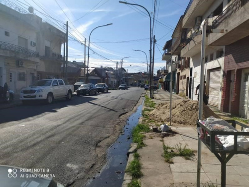 Propiedad En Block - Local, 2 Ph De 3 Ambientes, Y Un Local Y Duplex Para Construir - Lanús Oeste
