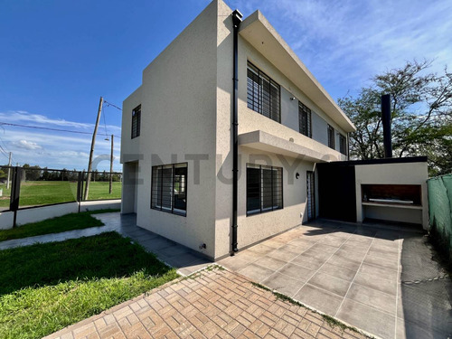Venta | Casa 2 Dormitorios + Comodin. Fisherton, Rosario.