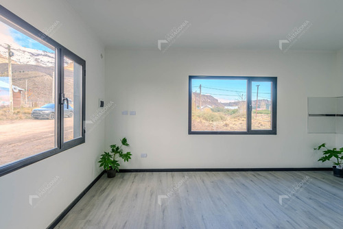 Casa A Estrenar En Venta En Barrio Los Coirones, San Martín De Los Andes, Neuquén, Patagonia Argentina, Sistema De Entrega Llave En Mano, Totalmente Terminada