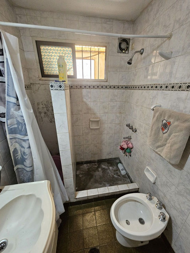 Casa 2 Habitaciones - B/estado - Parque - S/cochera