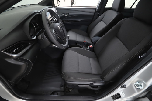 Imagen 8 de 17 de Yaris Xls Cvt 5p $ 8.806.955 Nm5