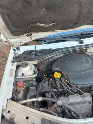 Renault Logan 1.6 Expression Hi-power 4p