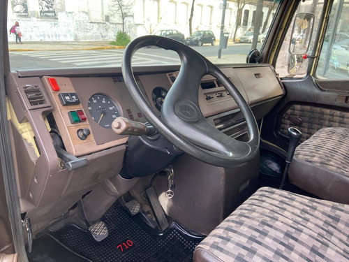 Mercedes Benz 913