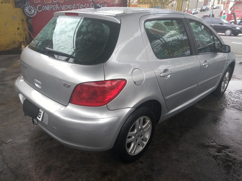 Peugeot 307 1.6 Presence Flex 5p 2011