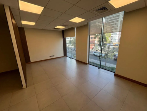 Oficina De 36 M2 Habilitada En Las Condes, Rm.