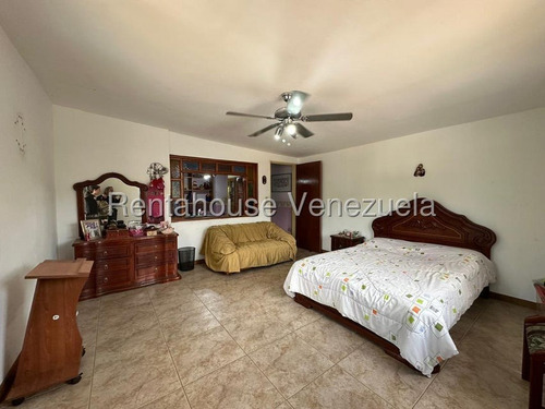 Casa Duples En Venta Ubicada En Zona Privilegiada Dentro De Urbanización En Montalbán 25-17897