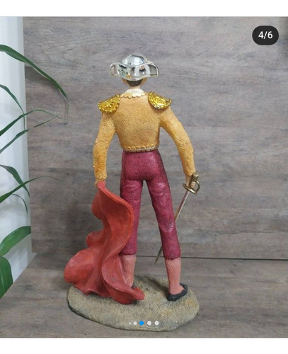 Estátua Toureiro Amarelo (Usado)