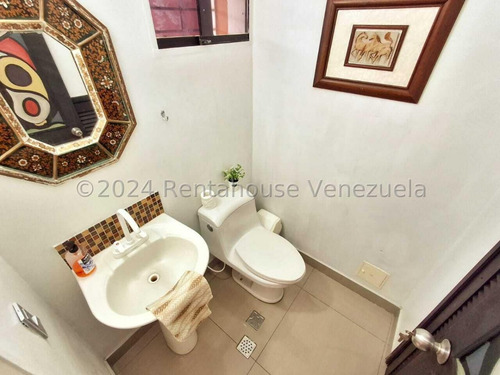 Venta Casa Con Ubicacion Estratégica En La Av Intercomunal Cabudare-barquisimeto Rah Ve