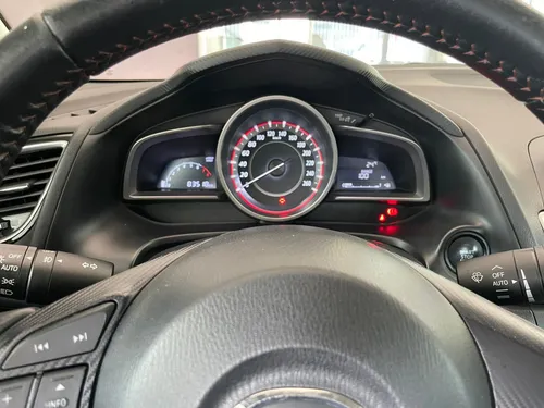 Mazda 3 2.0 Touring MT