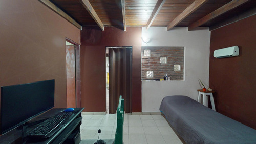 Casa En Barrio Semi Cerrado Club Tenis La Plata