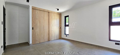 Casa En Venta De 3 Dorm. En Las Condes