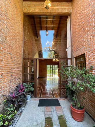 Casa En Venta En Acopilco En Privada Con Club Hípico.