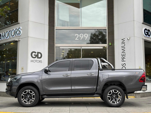 Imagen 7 de 25 de Toyota Hilux 2.8 Cd Srx 177cv 4x4 At 2021 500km