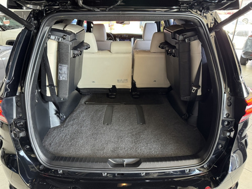 Toyota Hilux SW4 2.8 D-4D TURBO DIESEL DIAMOND 7L 4X4 AUTOMÁTICO