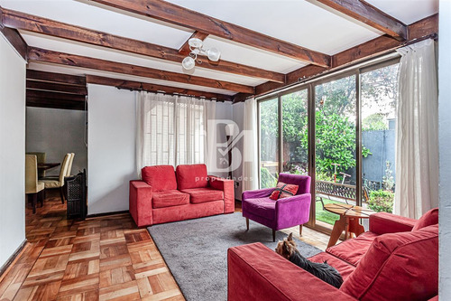 Casa En Venta De 5 Dorm. En Vitacura