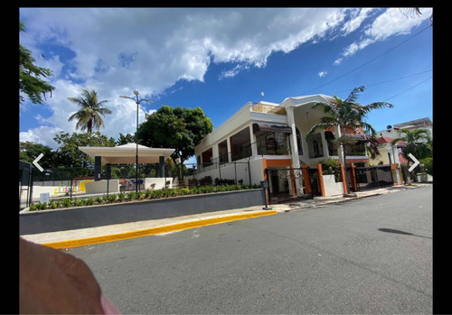 Venta Casa De 2 Niveles En Una Próximo Av. Independencia D.n